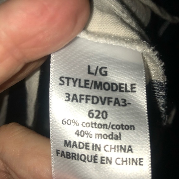 Denver Hayes Striped Navy and White Women's Top- lg 28” new or like new - Picture 4 of 7